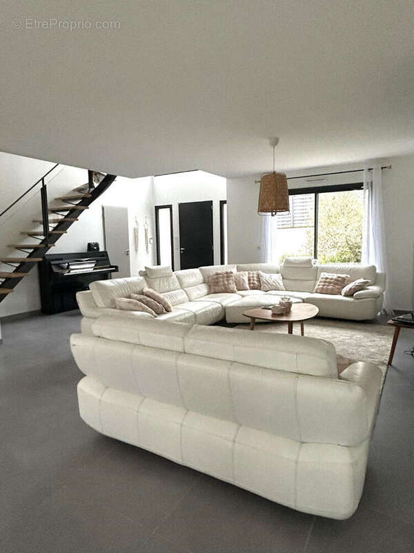 Maison à CRESPIERES