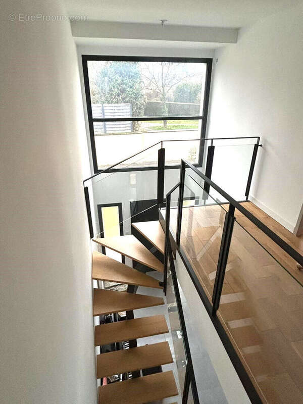 Maison à CRESPIERES