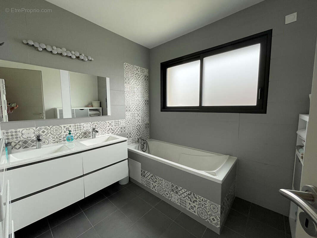 Maison à CRESPIERES