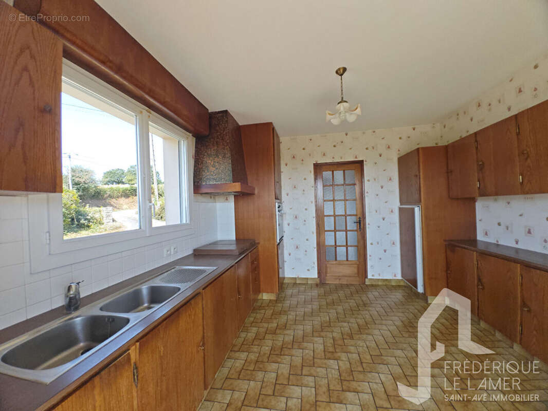 Maison à SAINT-AVE