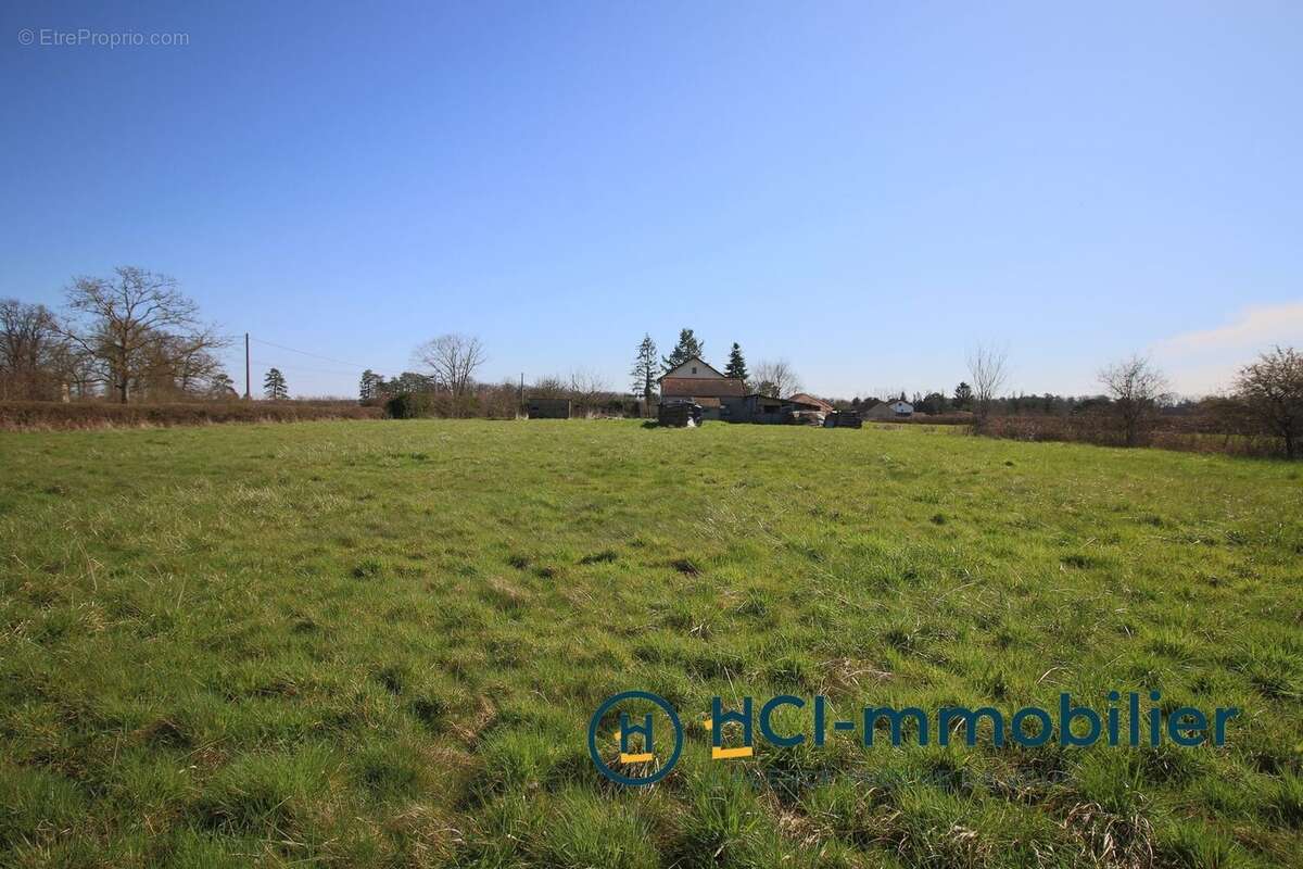 Terrain à GRANGES