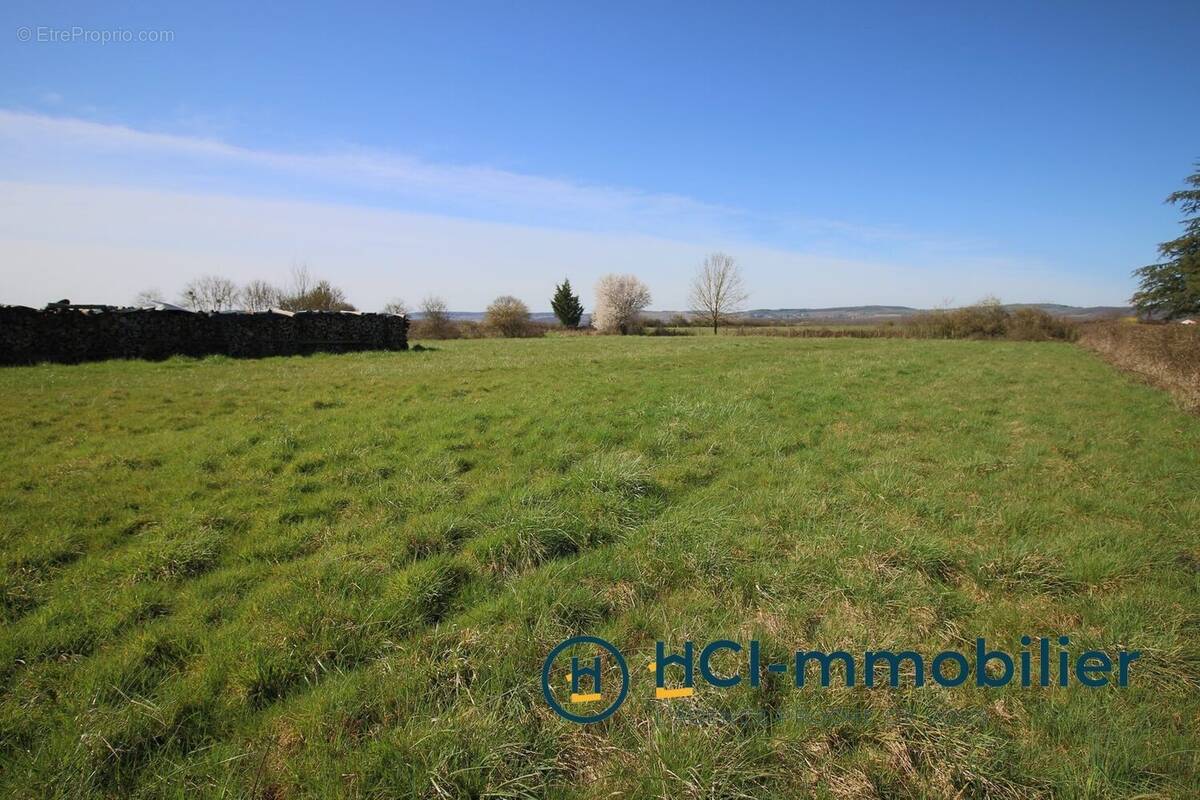 Terrain à GRANGES