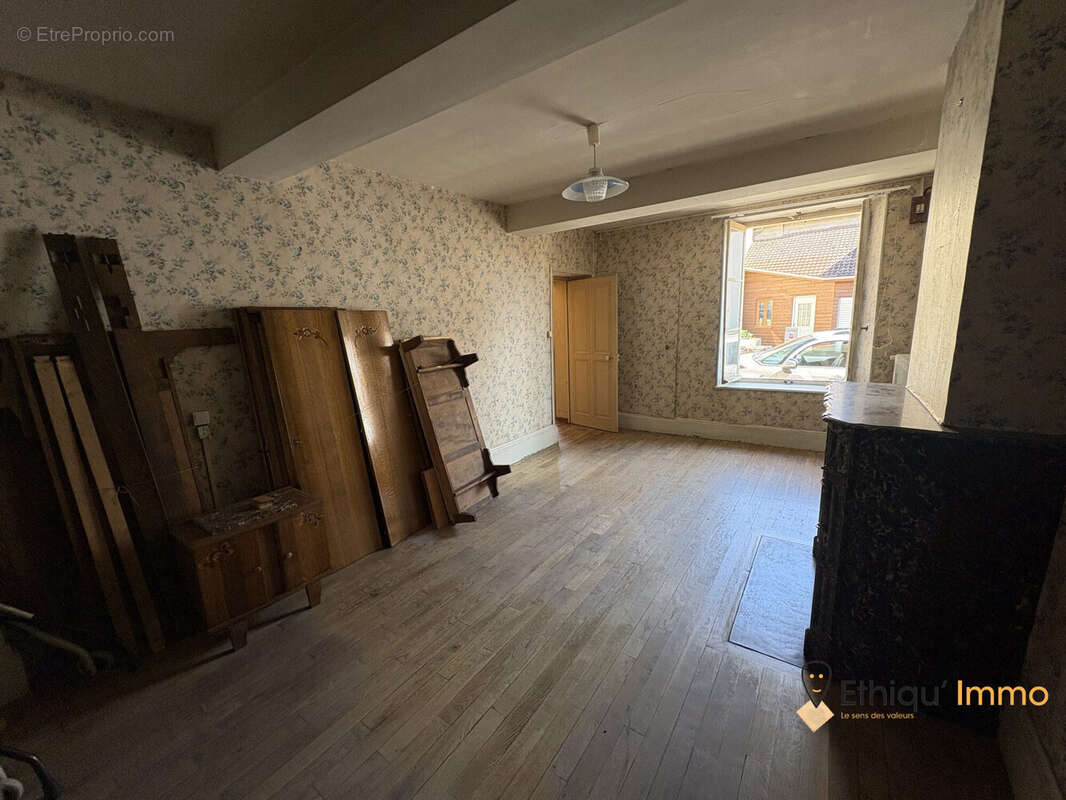 Maison à SOMMEVOIRE