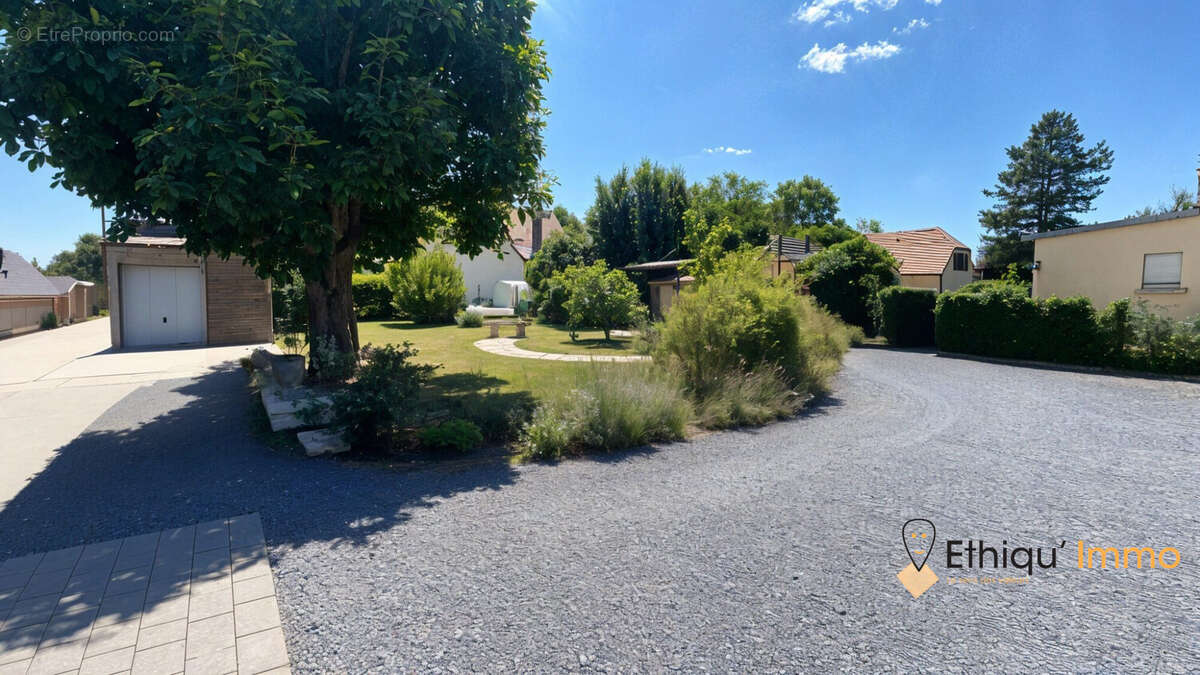 Maison à LA RIVIERE-DE-CORPS