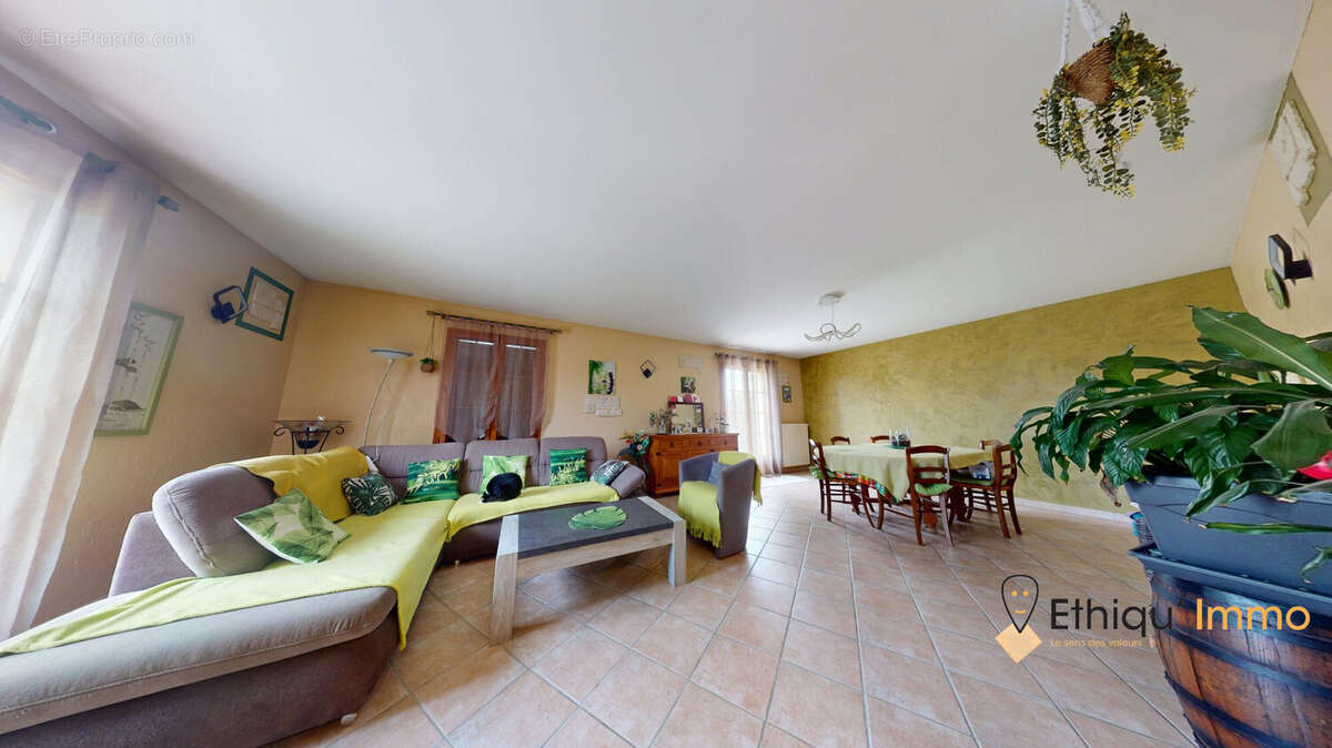 Maison à PRECY-SAINT-MARTIN