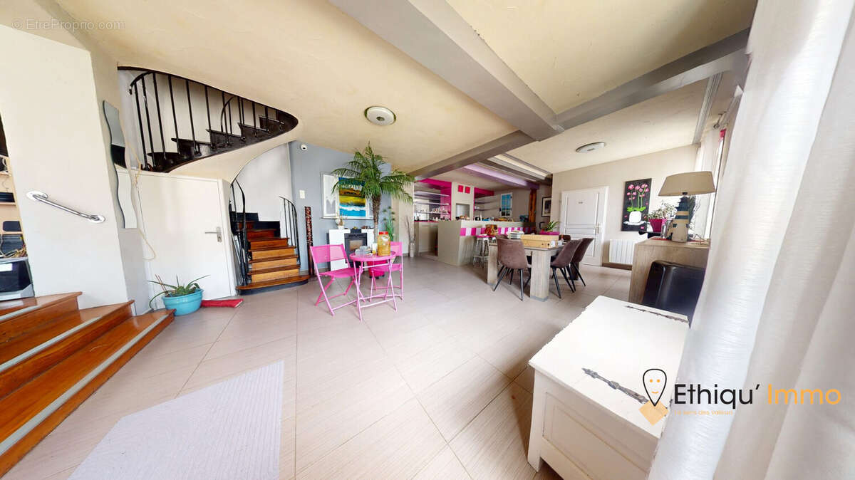 entrée/séjour - Maison à DIENVILLE