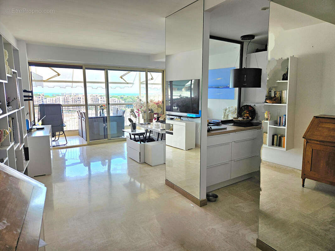 Appartement à MANDELIEU-LA-NAPOULE