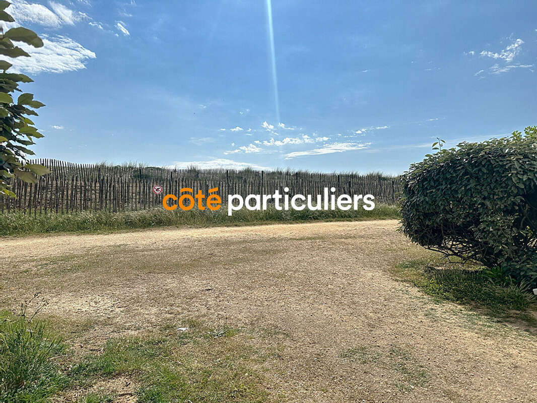 Parking à SAINT-HILAIRE-DE-RIEZ