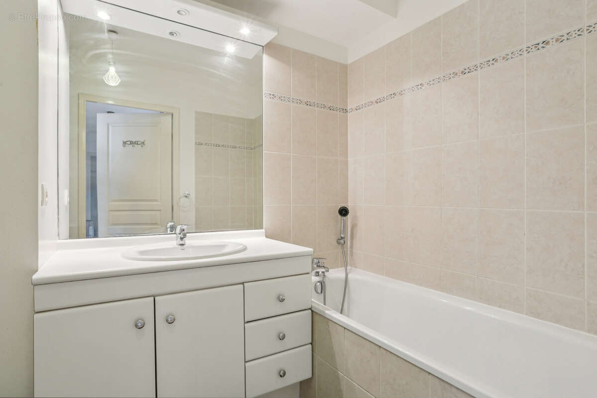 Appartement à ISSY-LES-MOULINEAUX