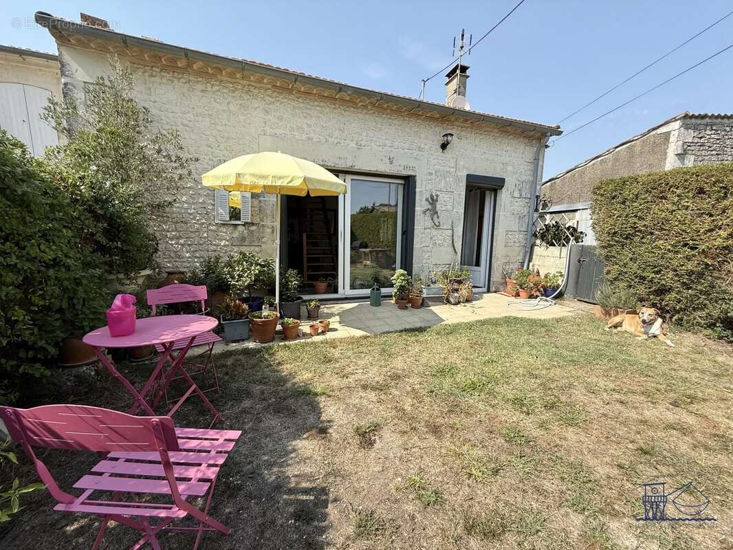 Maison à CHENAC-SAINT-SEURIN-D&#039;UZET