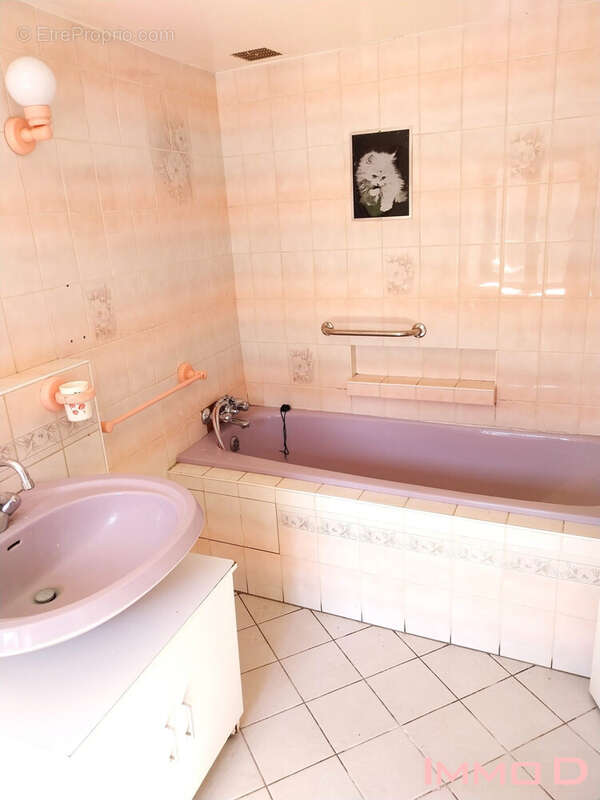 Maison à LA CHAPELLE-AUX-BOIS