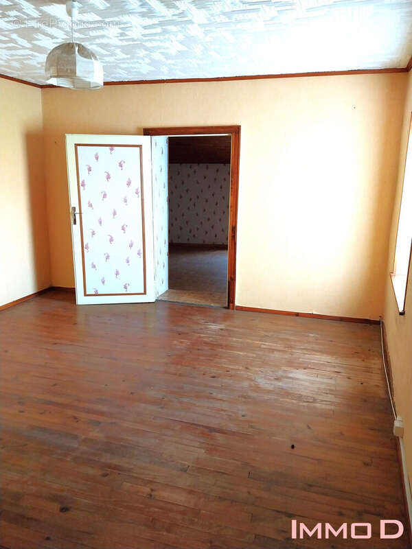 Maison à LA CHAPELLE-AUX-BOIS