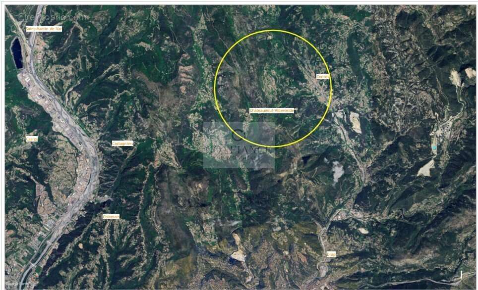 Terrain à CHATEAUNEUF-VILLEVIEILLE