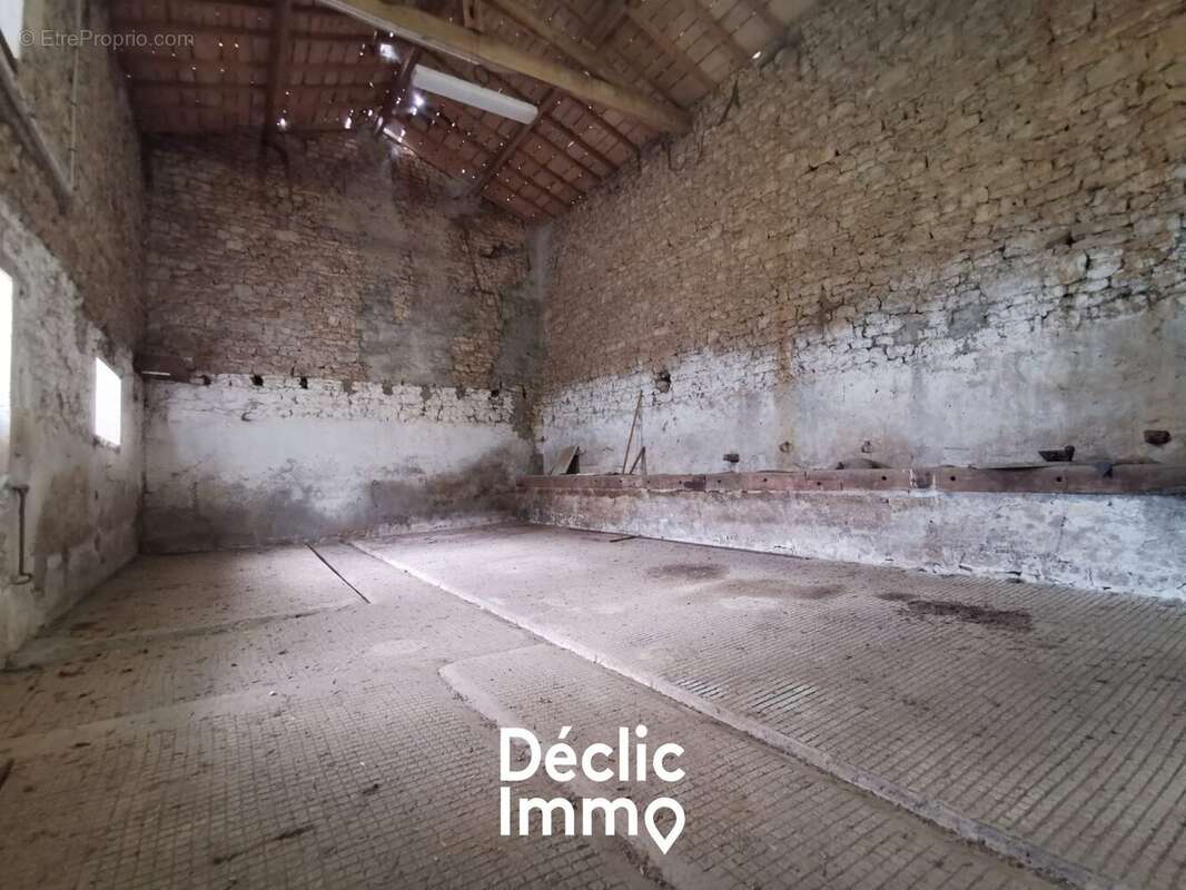 Maison à AZAY-LE-BRULE