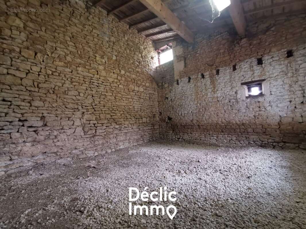 Maison à AZAY-LE-BRULE