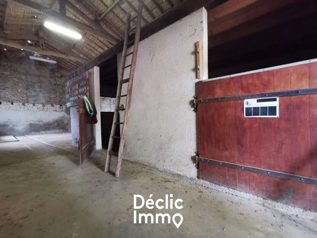 Maison à AZAY-LE-BRULE