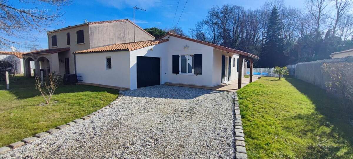 Stationnement - Maison à SAINT-PALAIS-SUR-MER