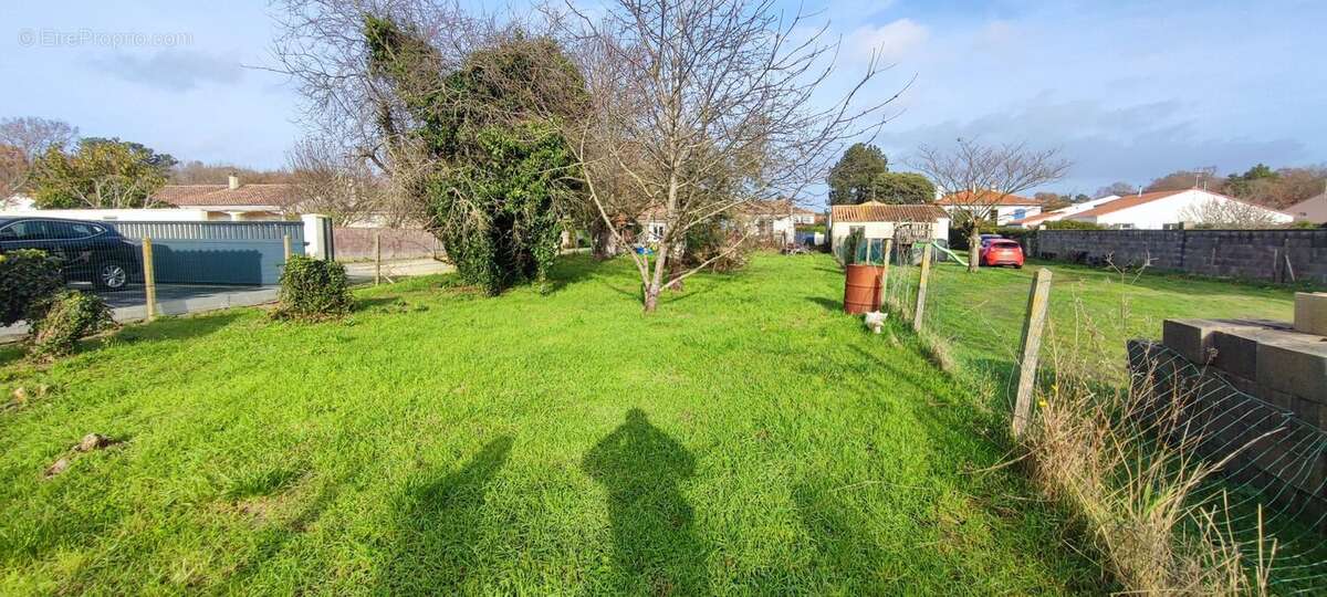 Terrain à VAUX-SUR-MER