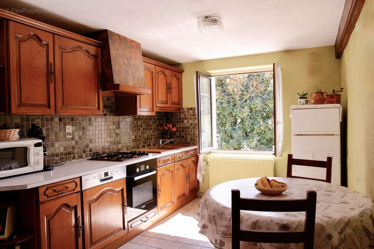 Maison à SAINT-GENIS-LAVAL