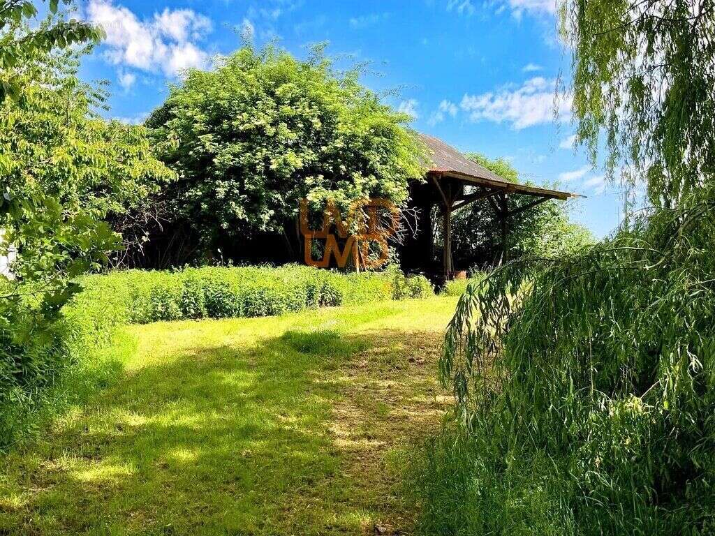 Maison à AZAY-LE-FERRON
