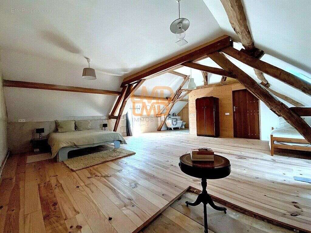 Maison à AZAY-LE-FERRON