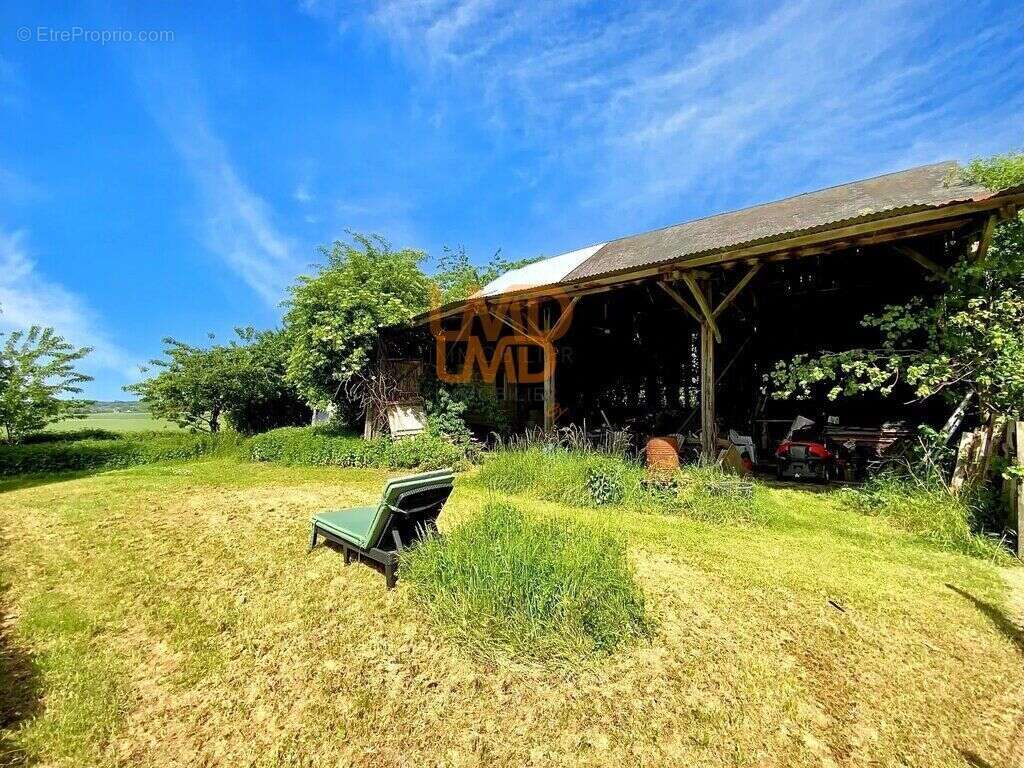 Maison à AZAY-LE-FERRON