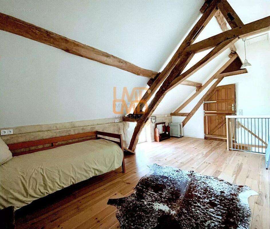 Maison à AZAY-LE-FERRON