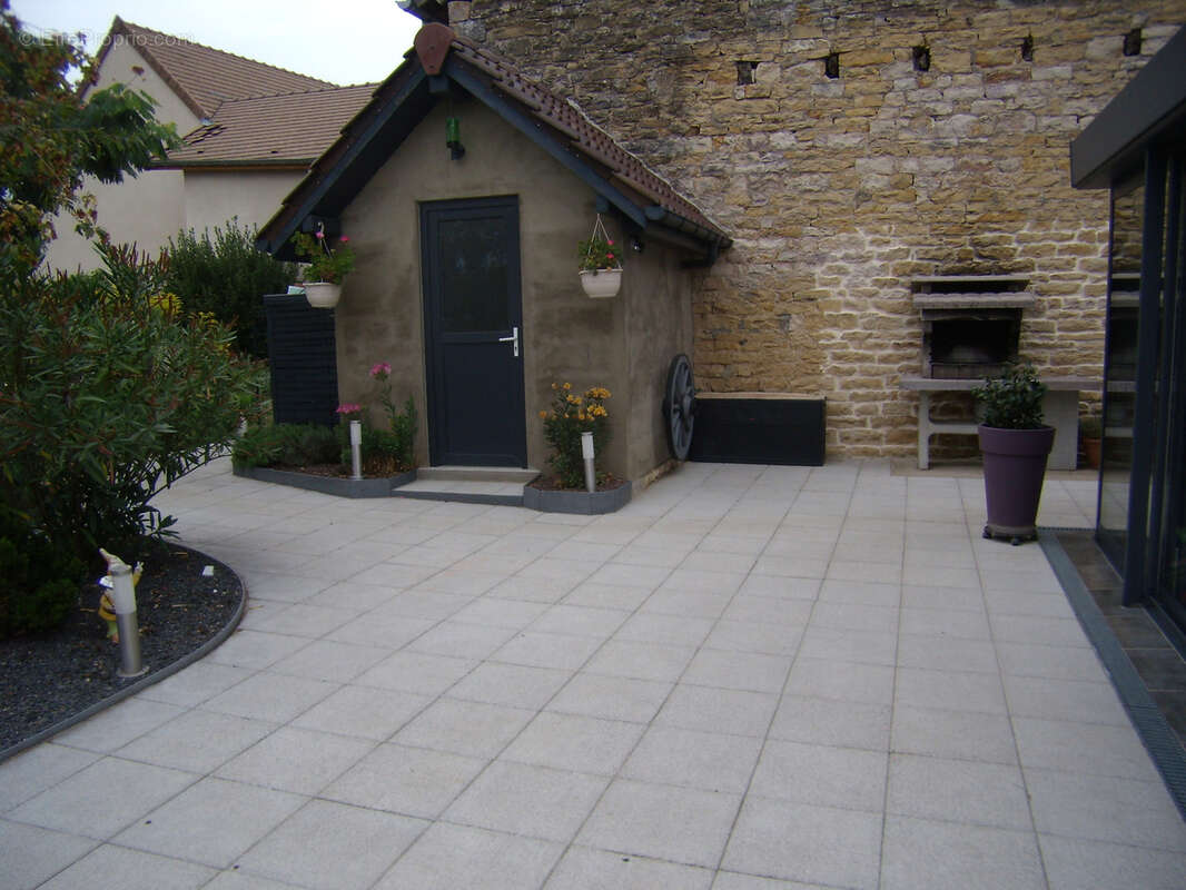 Maison à VARENNES-LE-GRAND