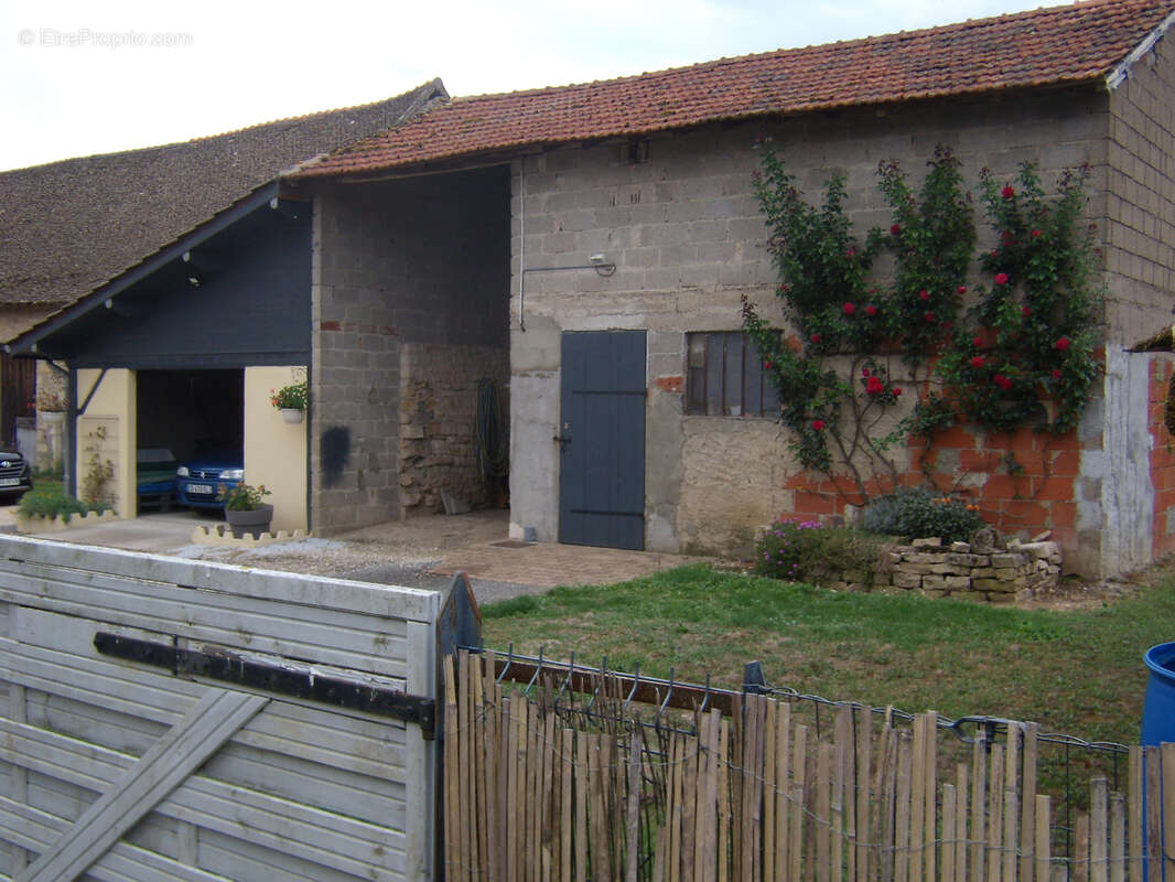 Maison à VARENNES-LE-GRAND