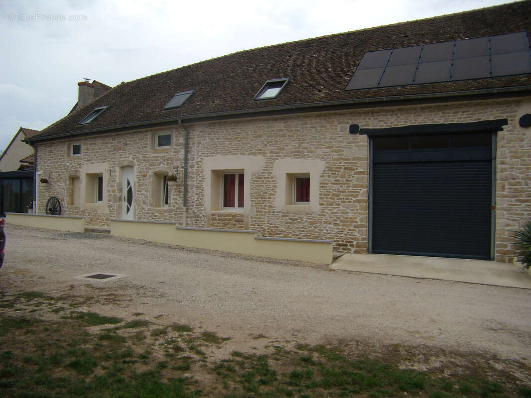 Maison à VARENNES-LE-GRAND