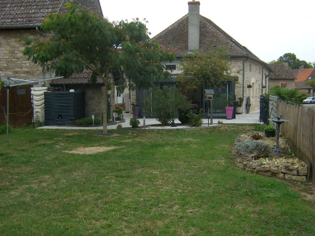 Maison à VARENNES-LE-GRAND