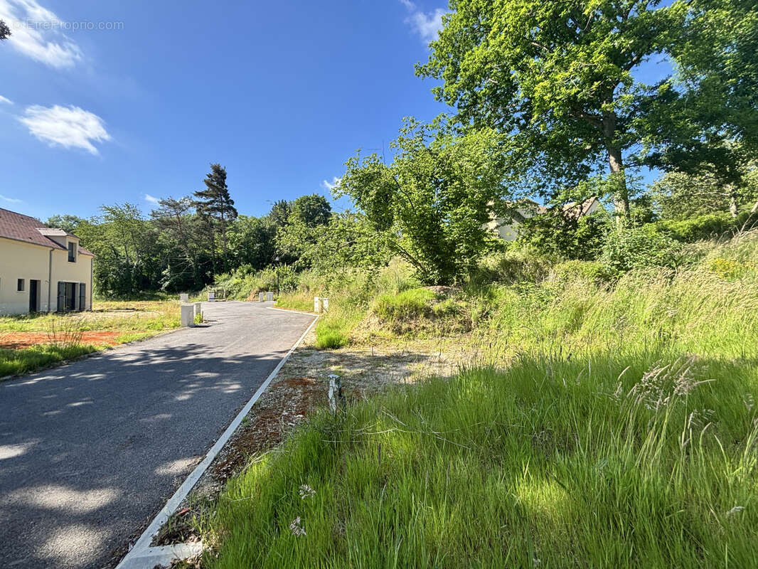 Terrain à MONTFORT-L&#039;AMAURY