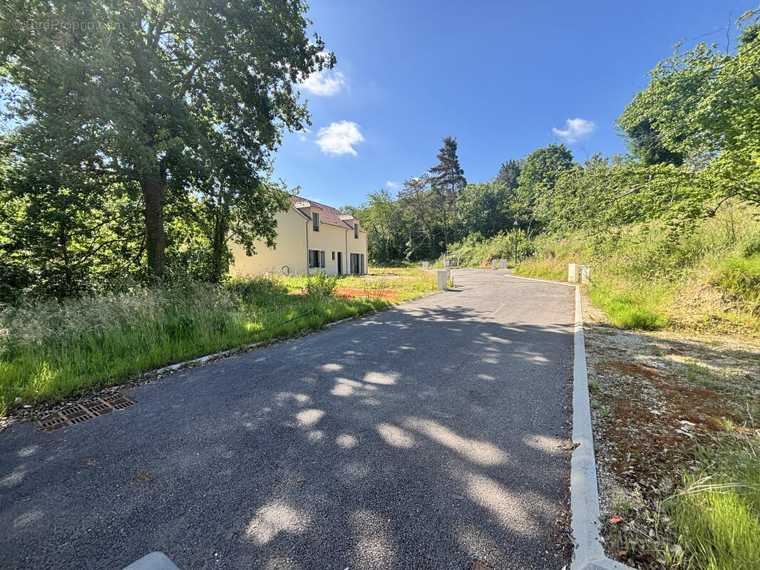 Terrain à MONTFORT-L&#039;AMAURY