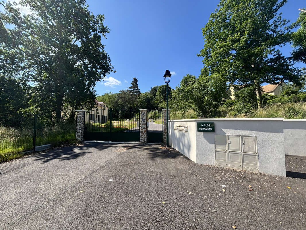 Terrain à MONTFORT-L&#039;AMAURY