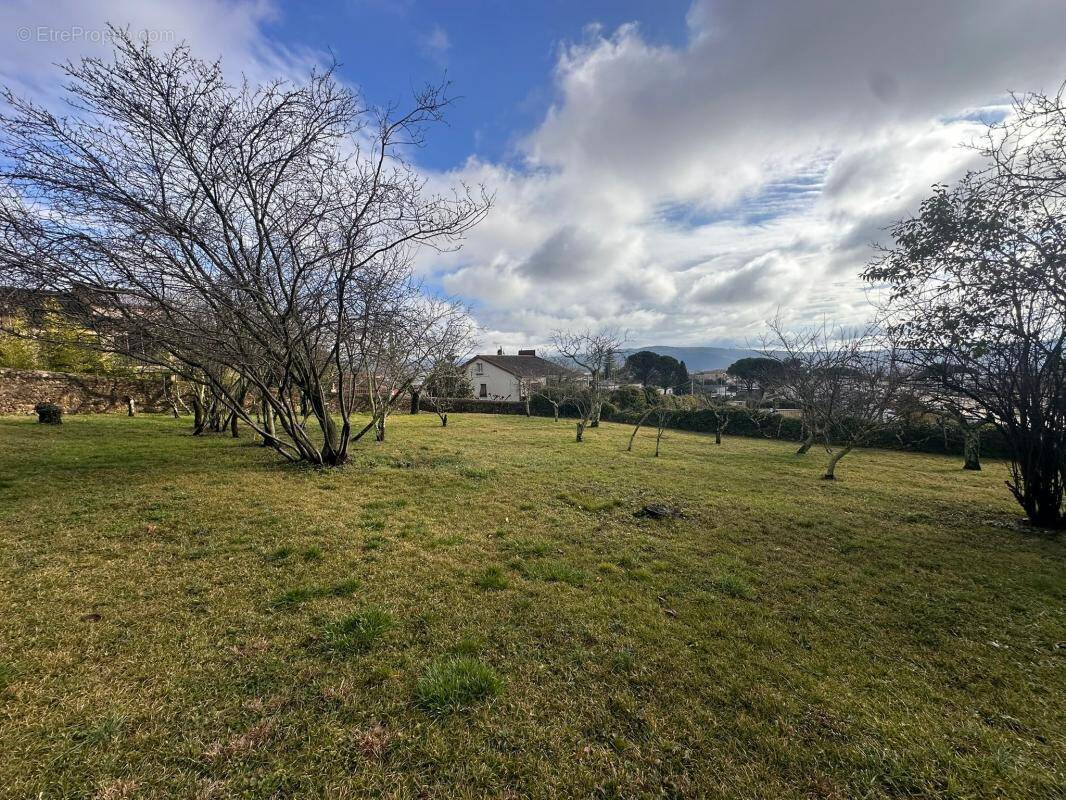 Terrain à AUBENAS