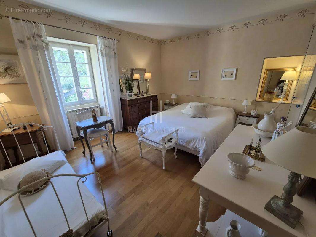 Maison à SAINT-ETIENNE-DU-GRES