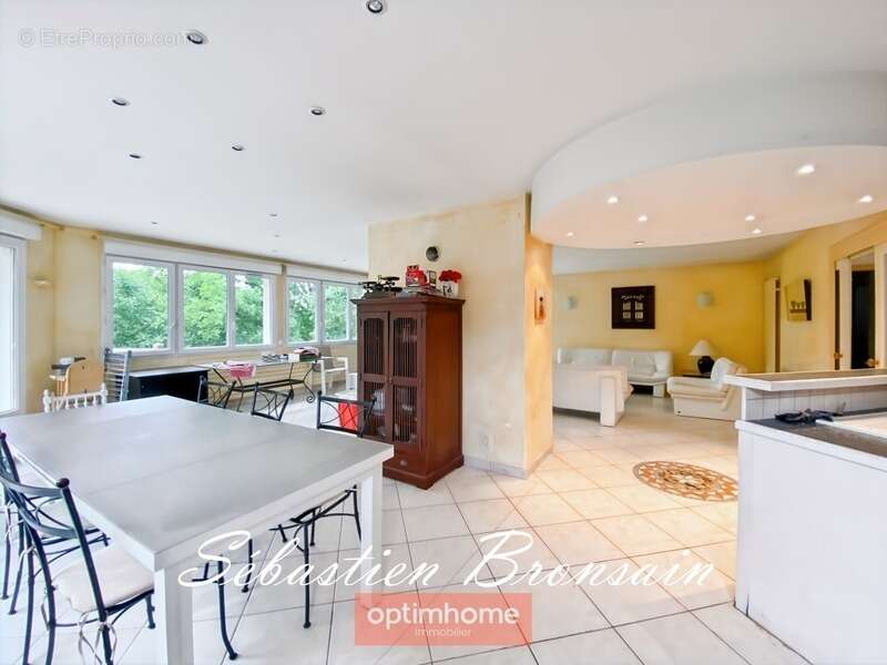 Maison à LONS-LE-SAUNIER