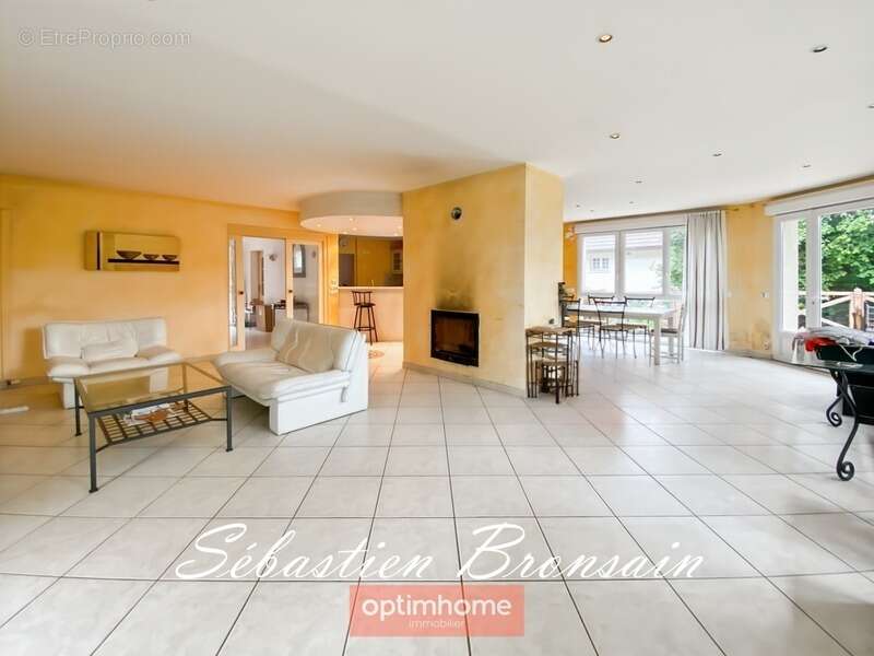 Maison à LONS-LE-SAUNIER