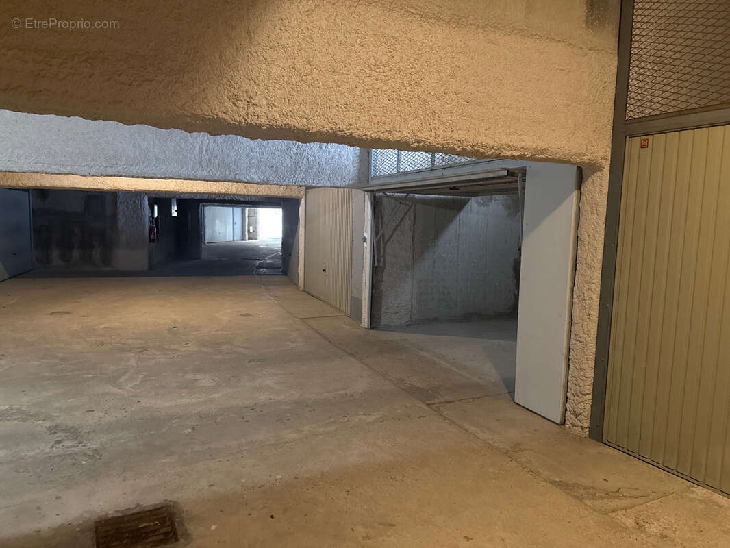 Parking à SAINT-HILAIRE-DE-RIEZ