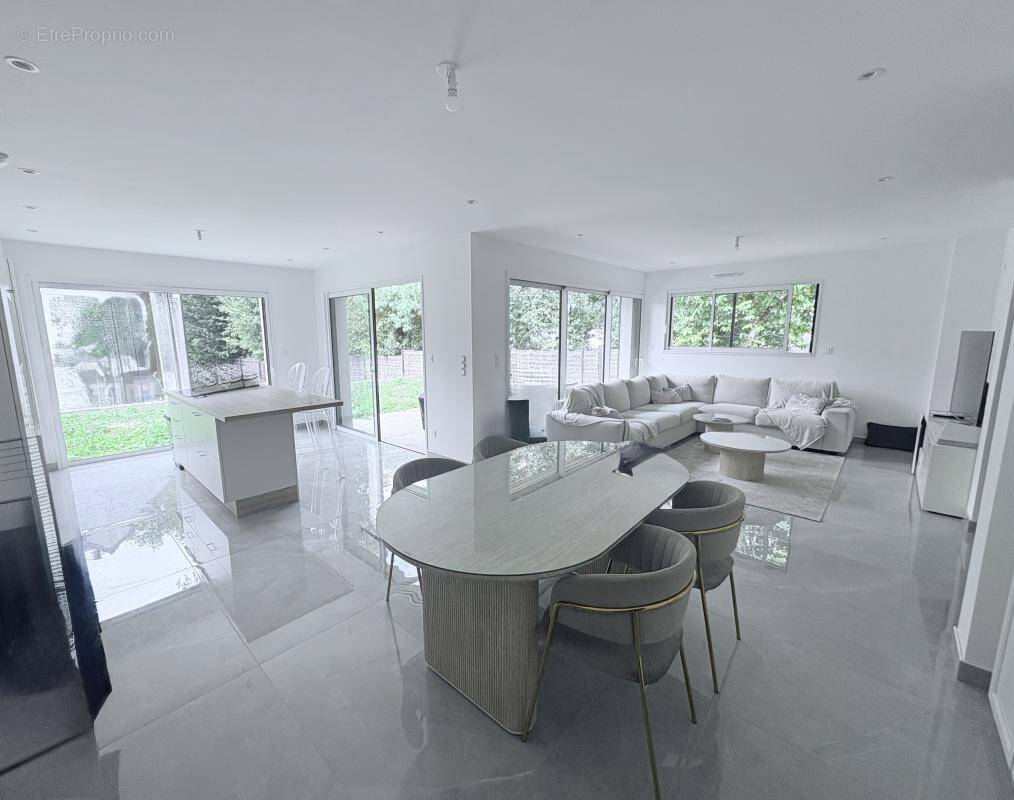 Maison à SAINT-ERBLON