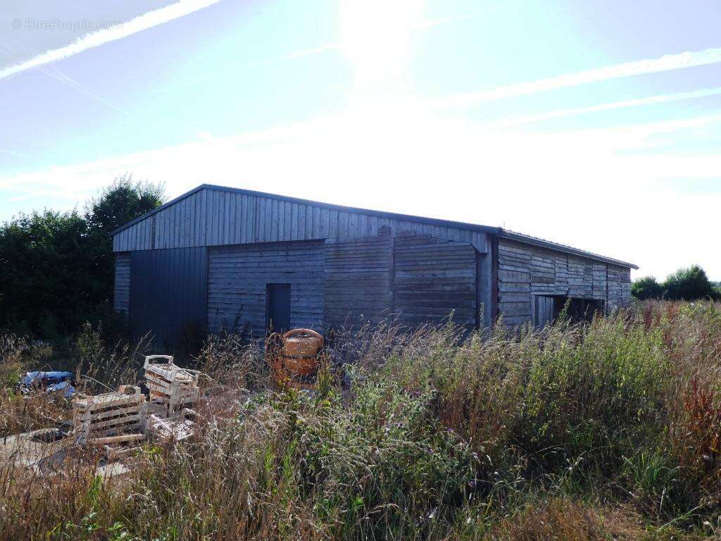 Commerce à SAINT-CARADEC-TREGOMEL