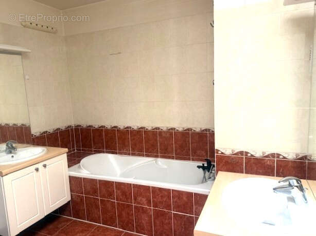 Appartement à ALLONZIER-LA-CAILLE