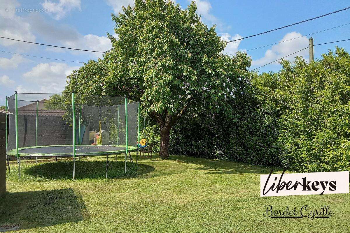 Maison à CHAVANNES-SUR-REYSSOUZE