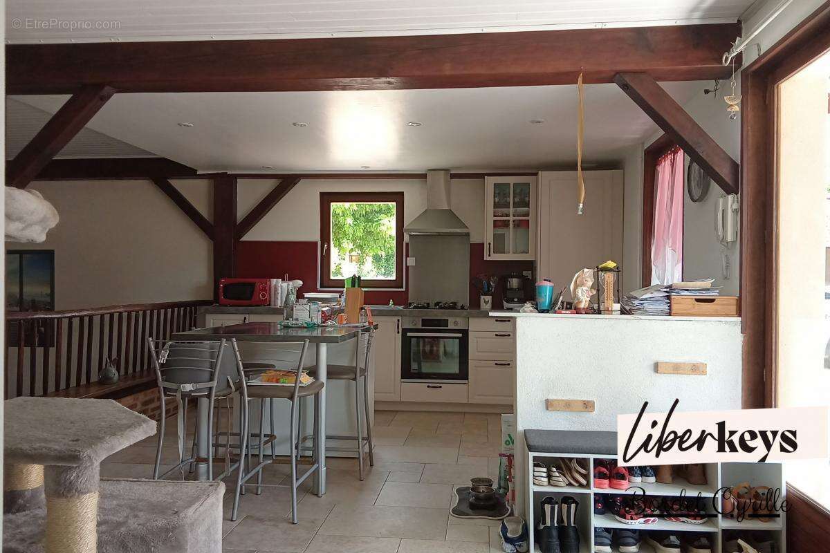 Maison à CHAVANNES-SUR-REYSSOUZE