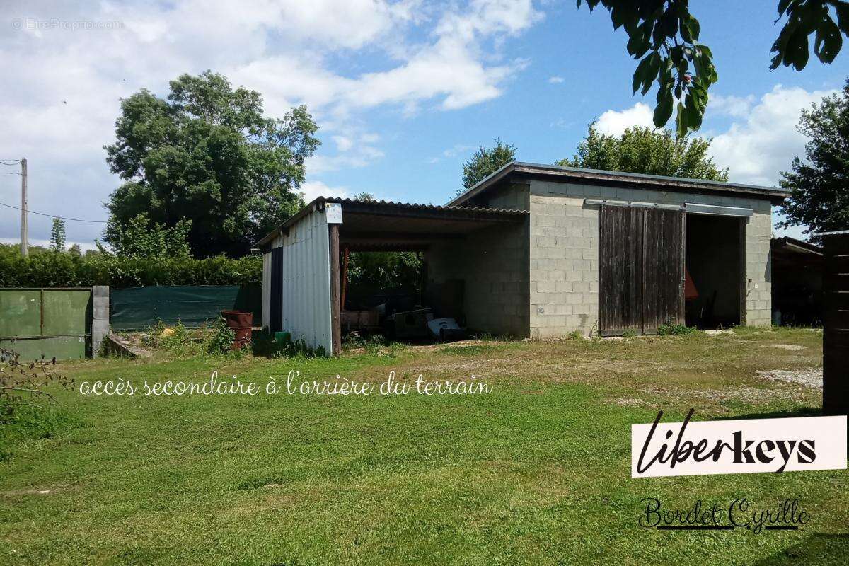 Maison à CHAVANNES-SUR-REYSSOUZE