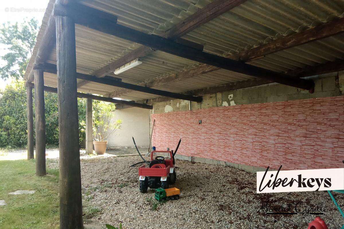 Maison à CHAVANNES-SUR-REYSSOUZE