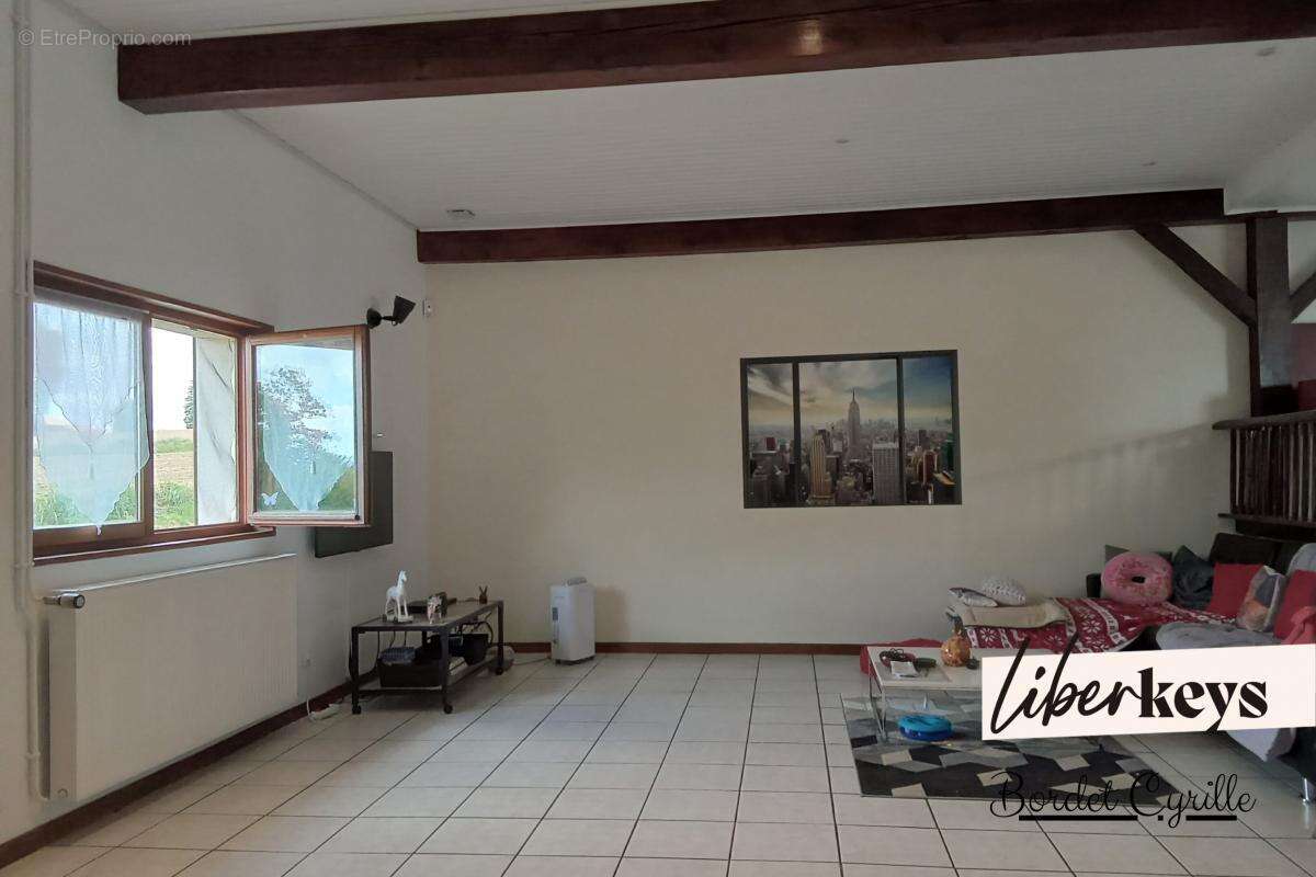 Maison à CHAVANNES-SUR-REYSSOUZE