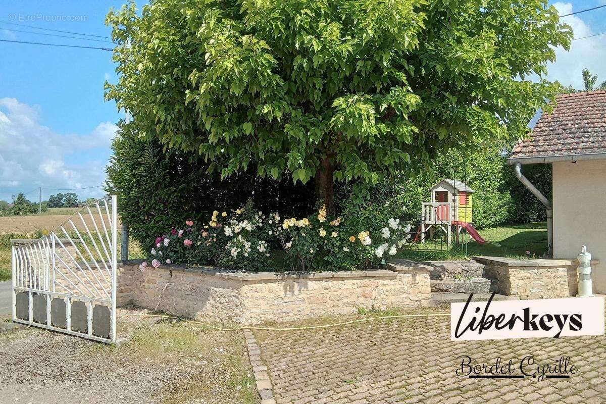 Maison à CHAVANNES-SUR-REYSSOUZE