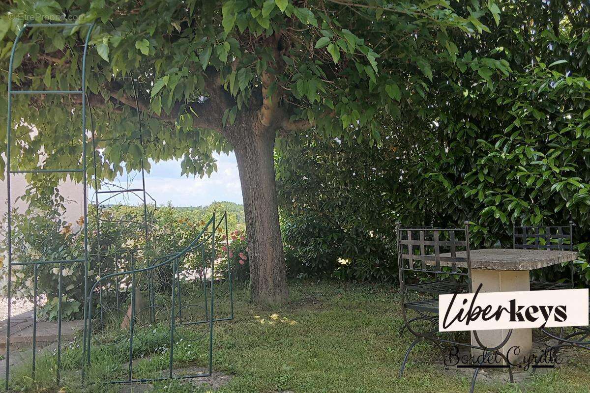 Maison à CHAVANNES-SUR-REYSSOUZE