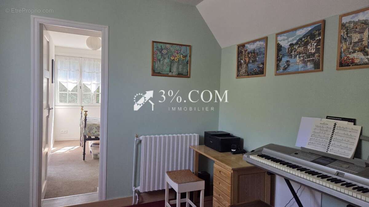 Maison à SAINT-JACUT-LES-PINS